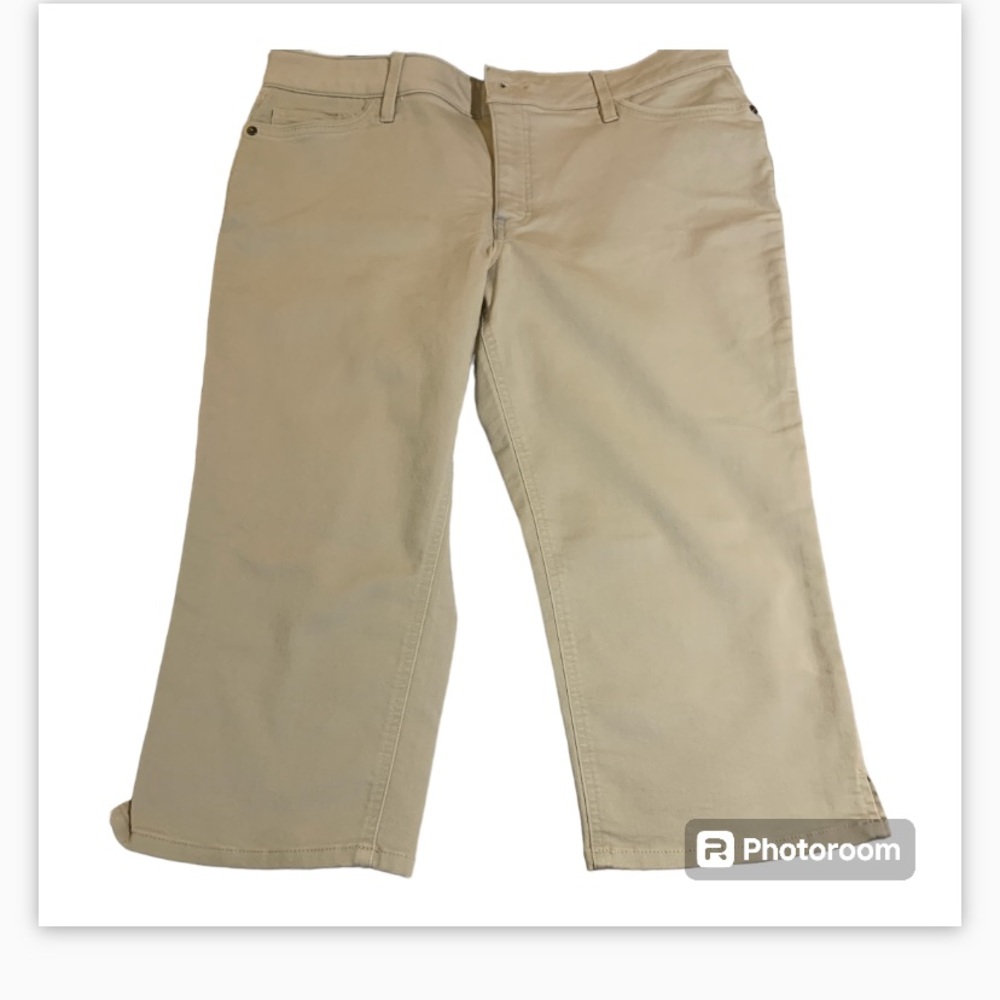Liz Claiborne Classic size 16 Slim Leg Capri